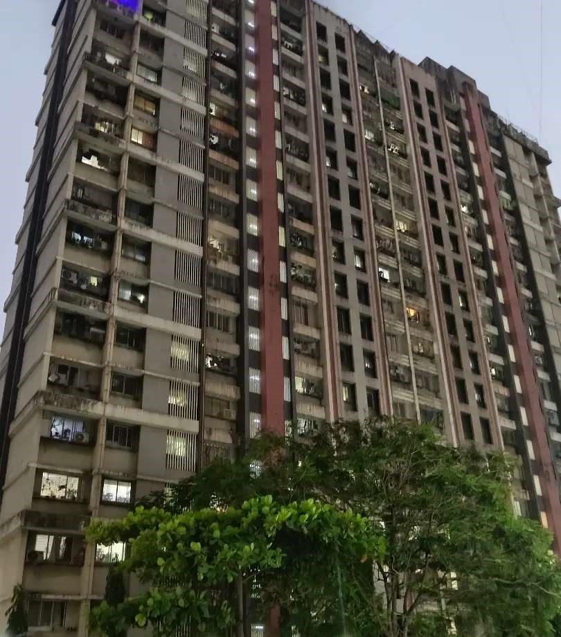 Apartment building listed on Phokat.in